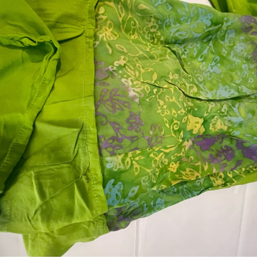 Pretty lightweight dress. Figure forgiving. Cute with sandals. Sz L (runs small) - Picture 9 of 11